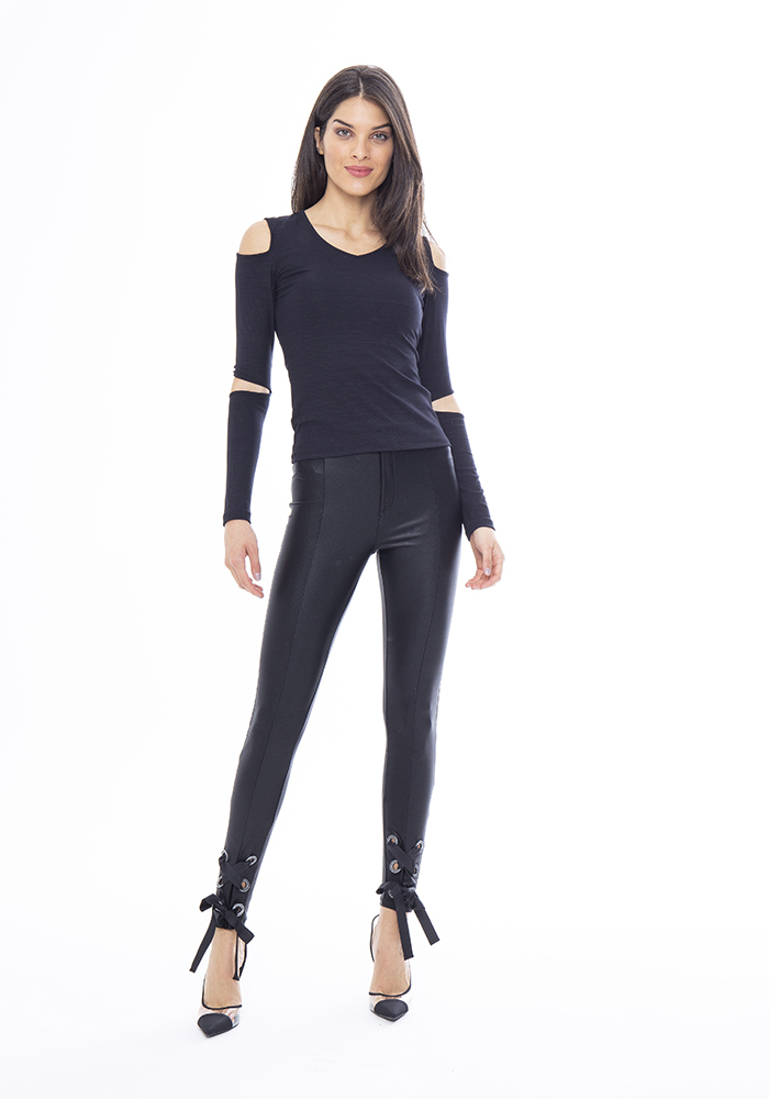 Blusa com Recortes Vazados Preto