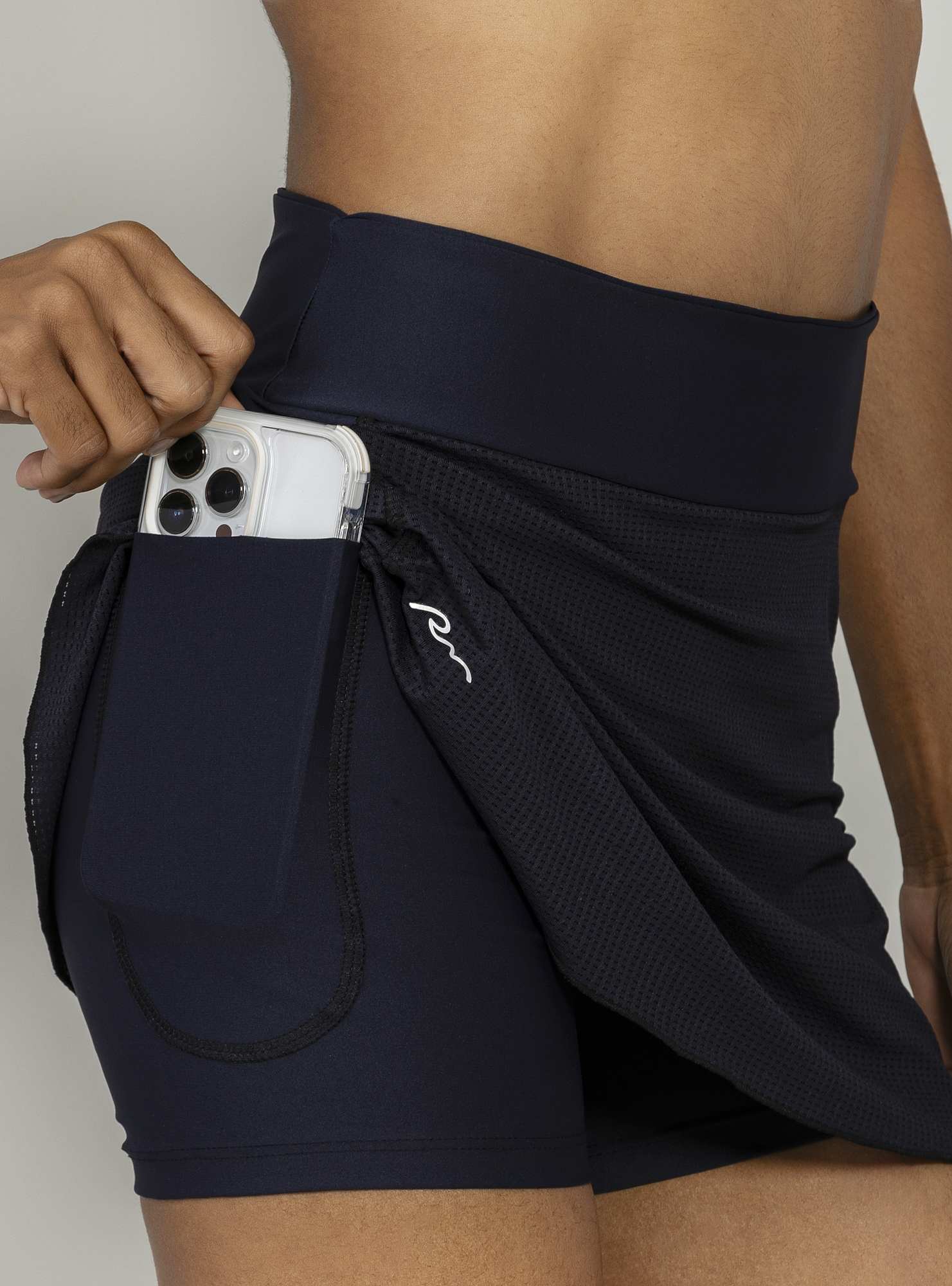 Saia-Short Com Bolso Essencial Preto