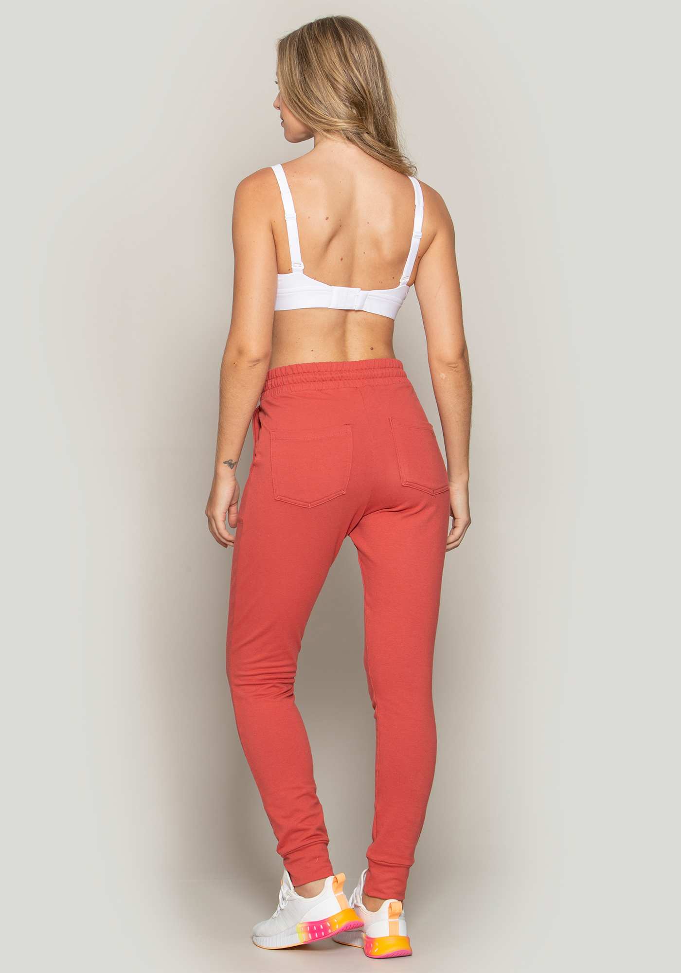 Calça Jogger Essencial de Moletinho Ferrugem 01