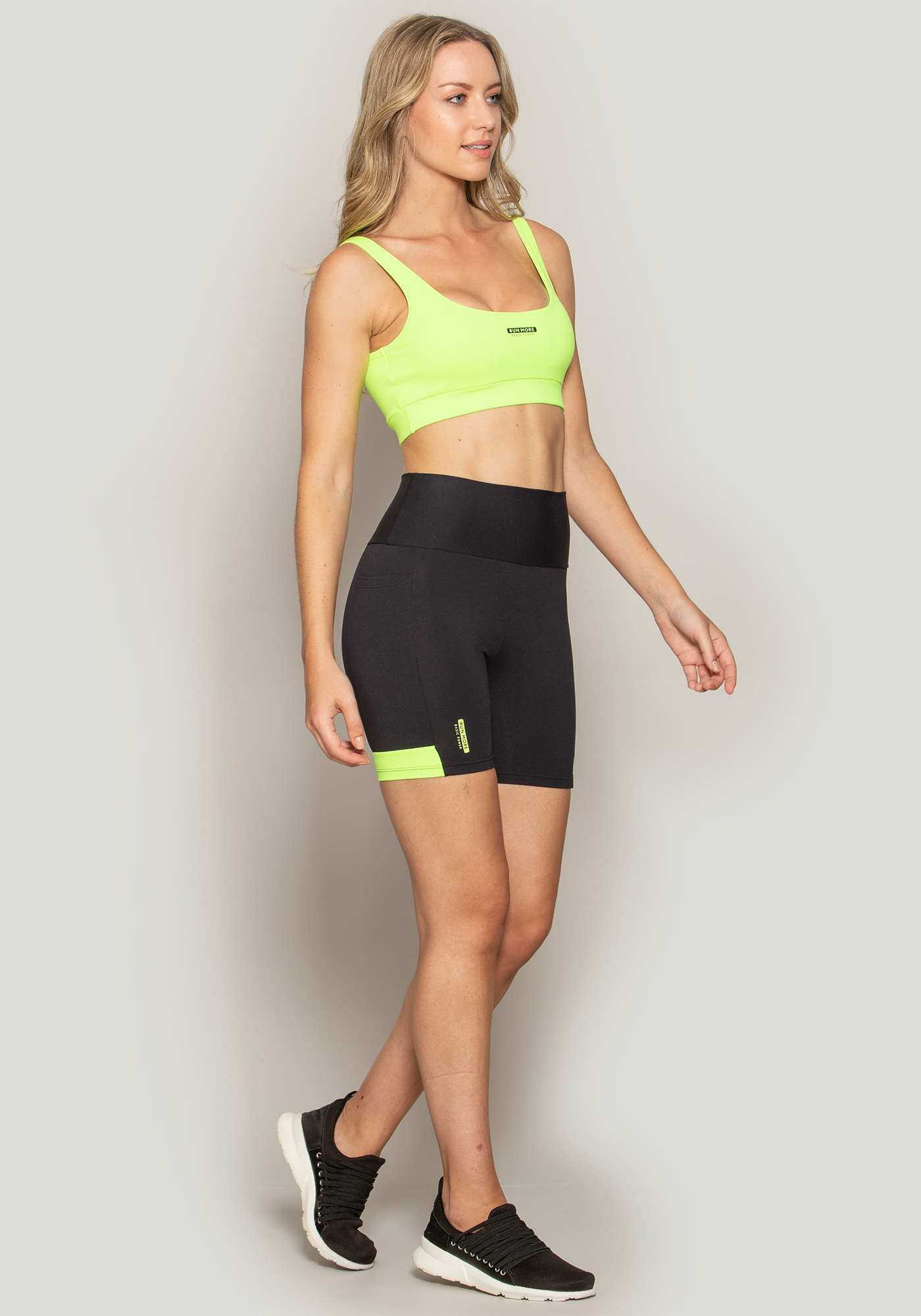 Bermuda Basic Power Preto / Verde 11