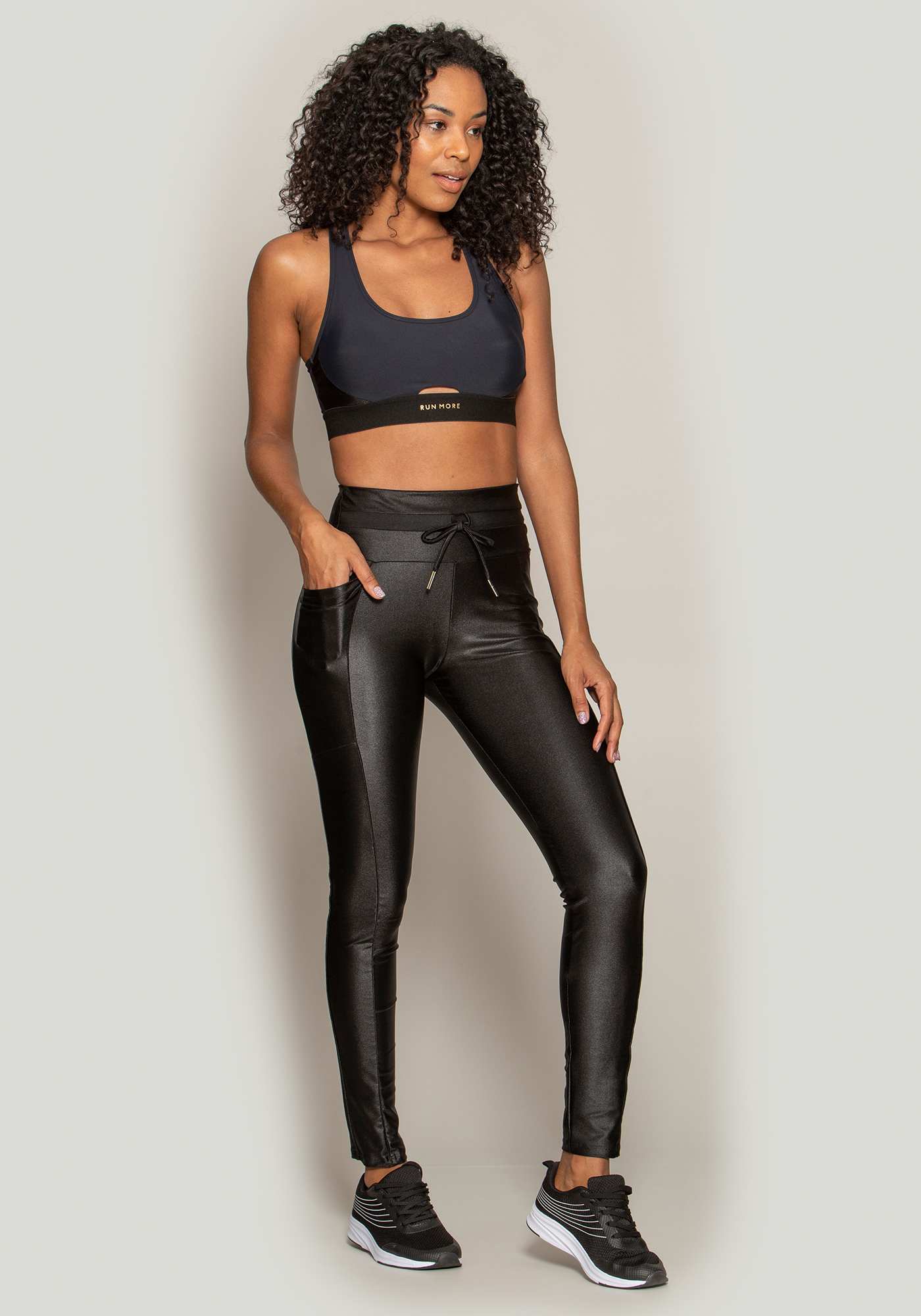 Legging com Amarração e Bolso Preto