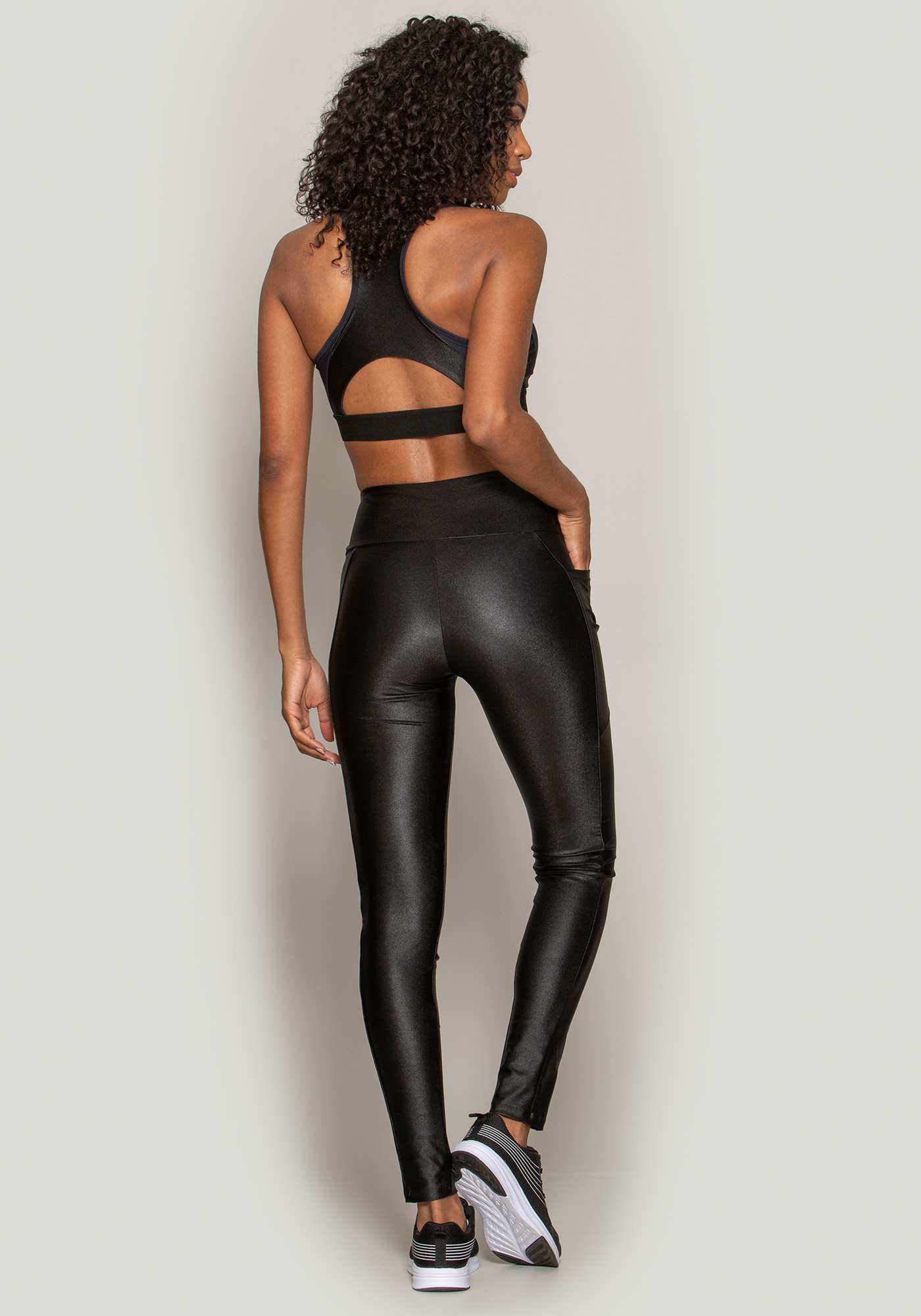 Legging com Amarração e Bolso Preto