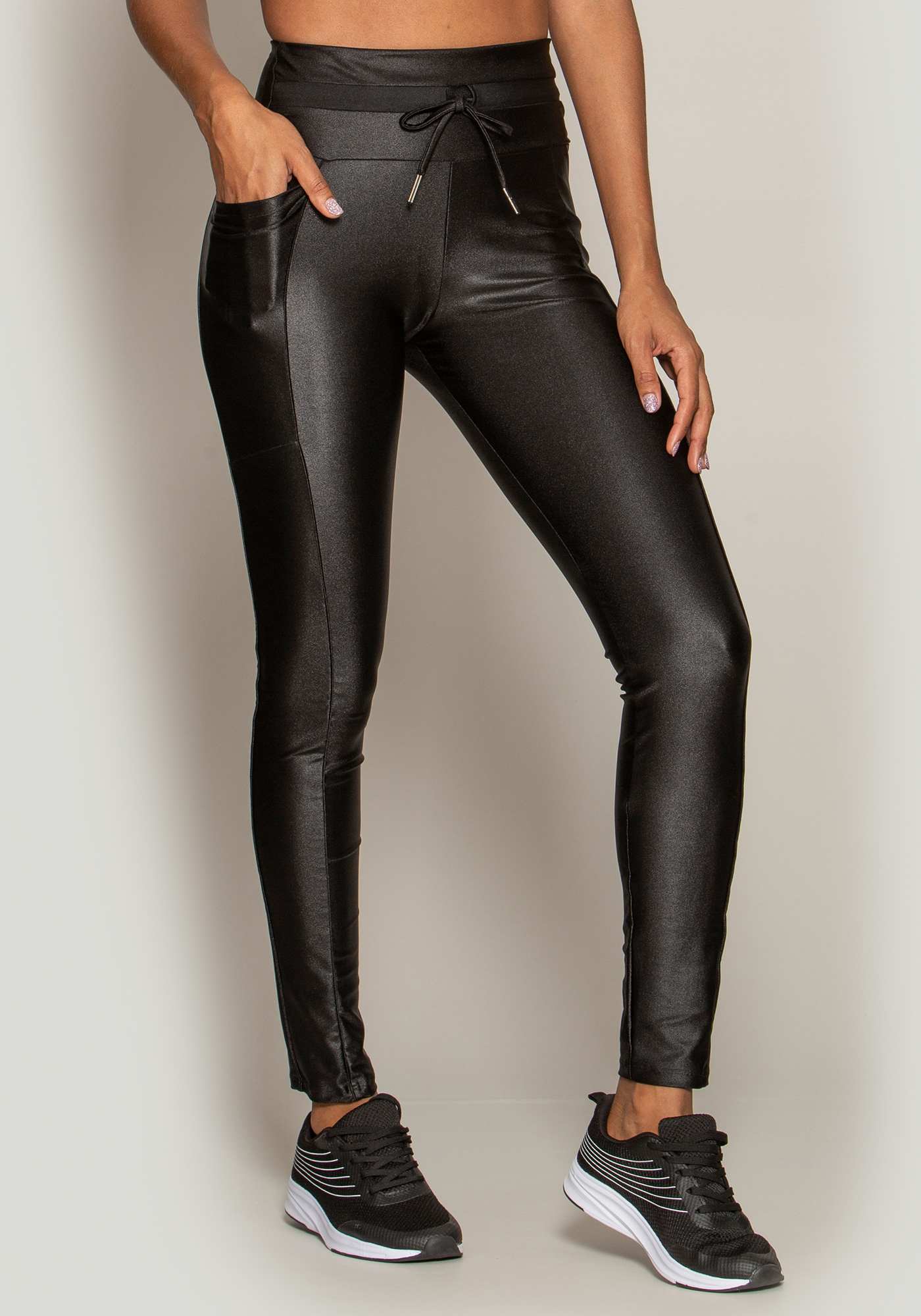 Legging com Amarração e Bolso Preto