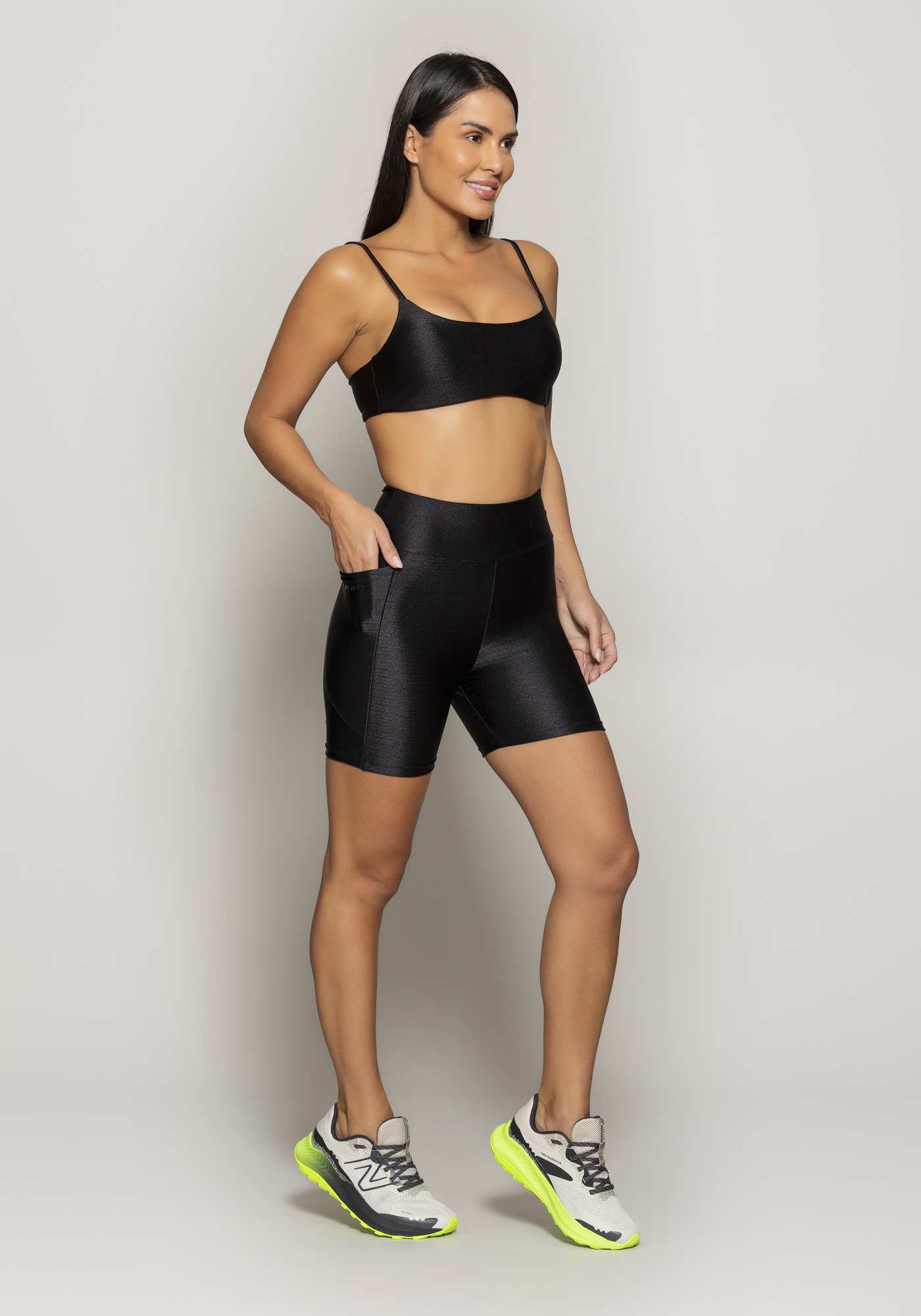 Bermuda com Bolso Shine Preto
