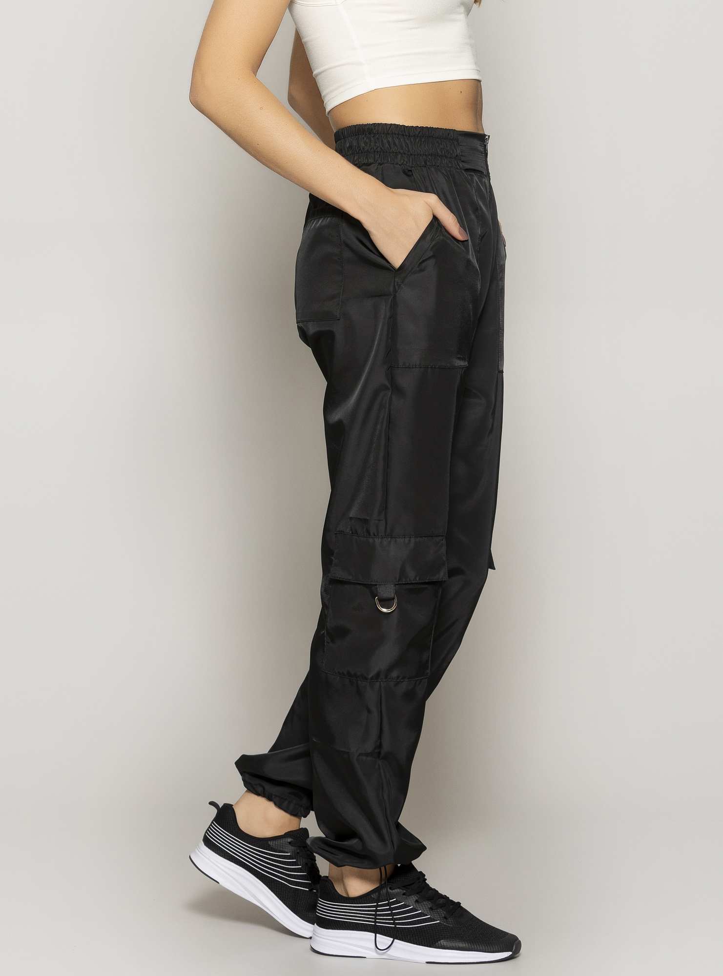 Calça com Bolsos Soft Utility Preto