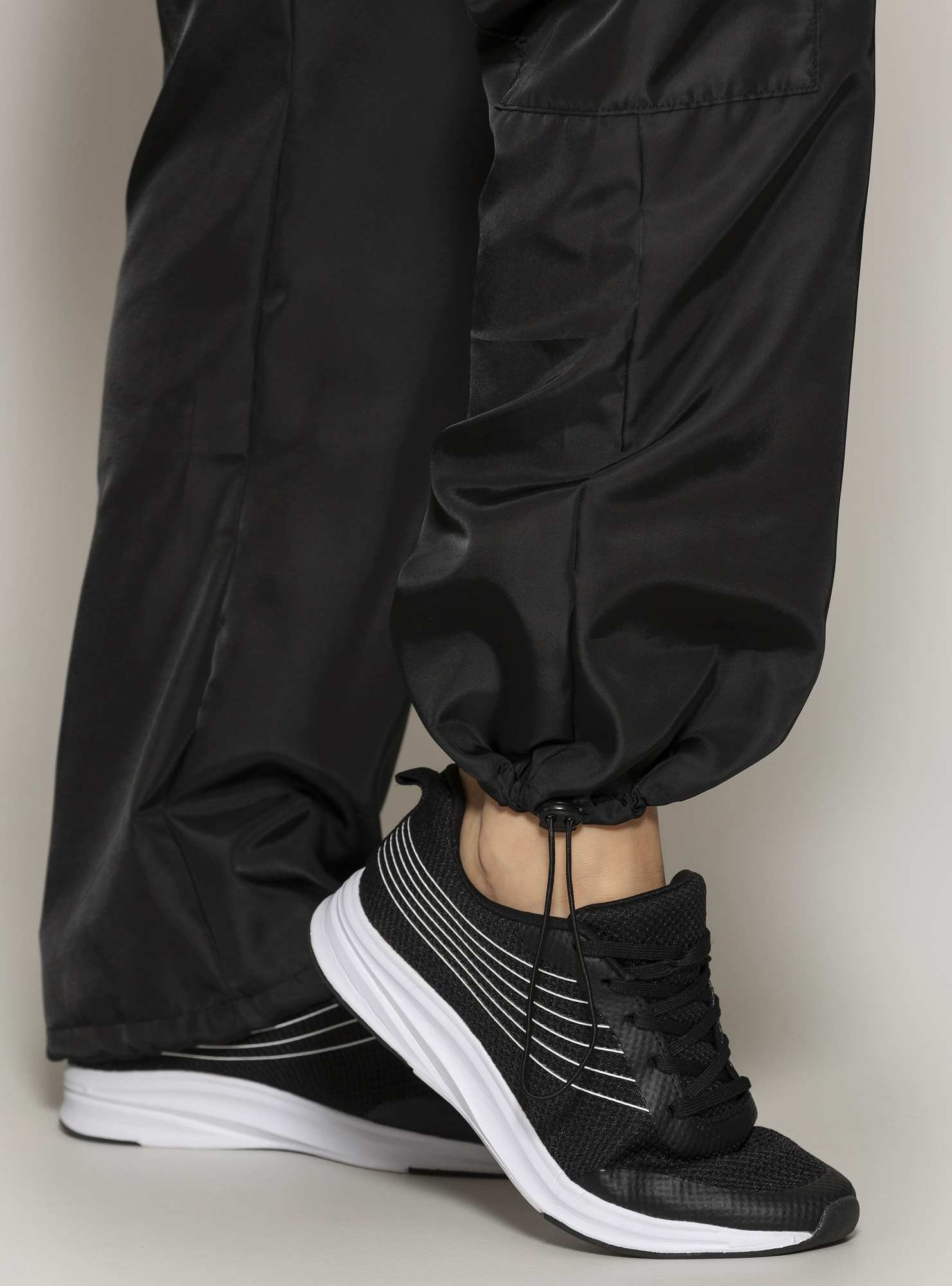 Calça com Bolsos Soft Utility Preto