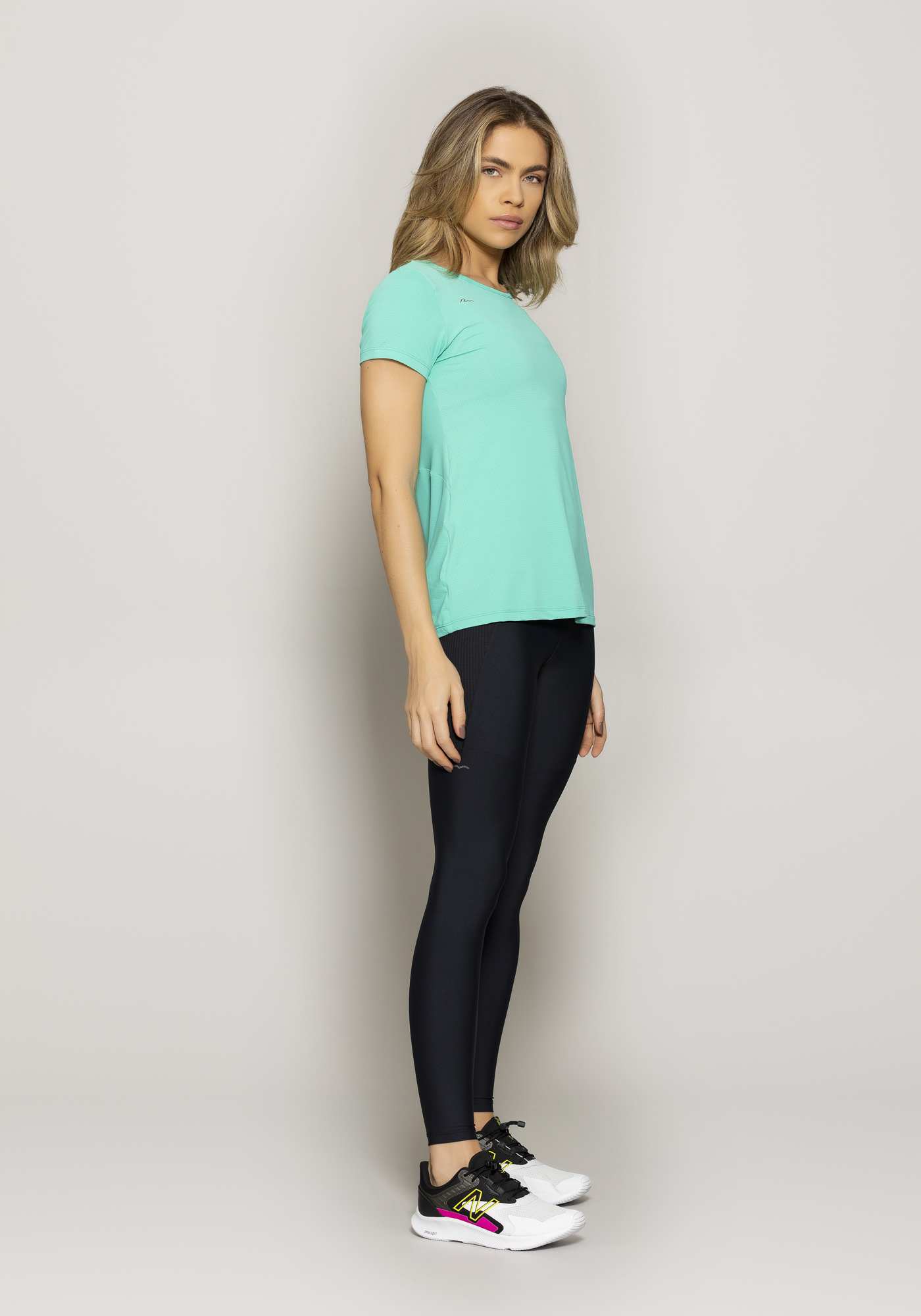 Blusa com Fenda Essencial Verde 23