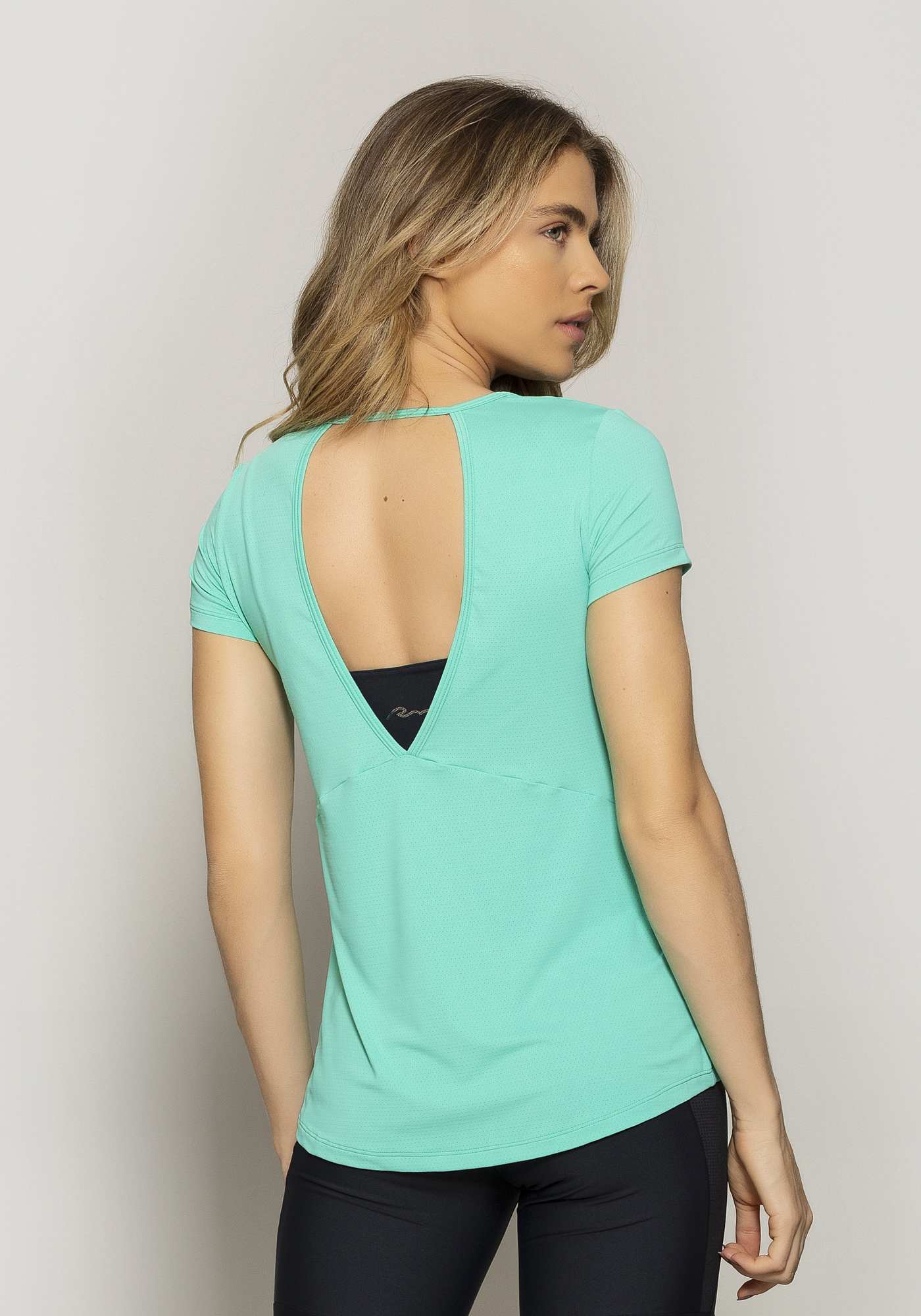 Blusa com Fenda Essencial Verde 23