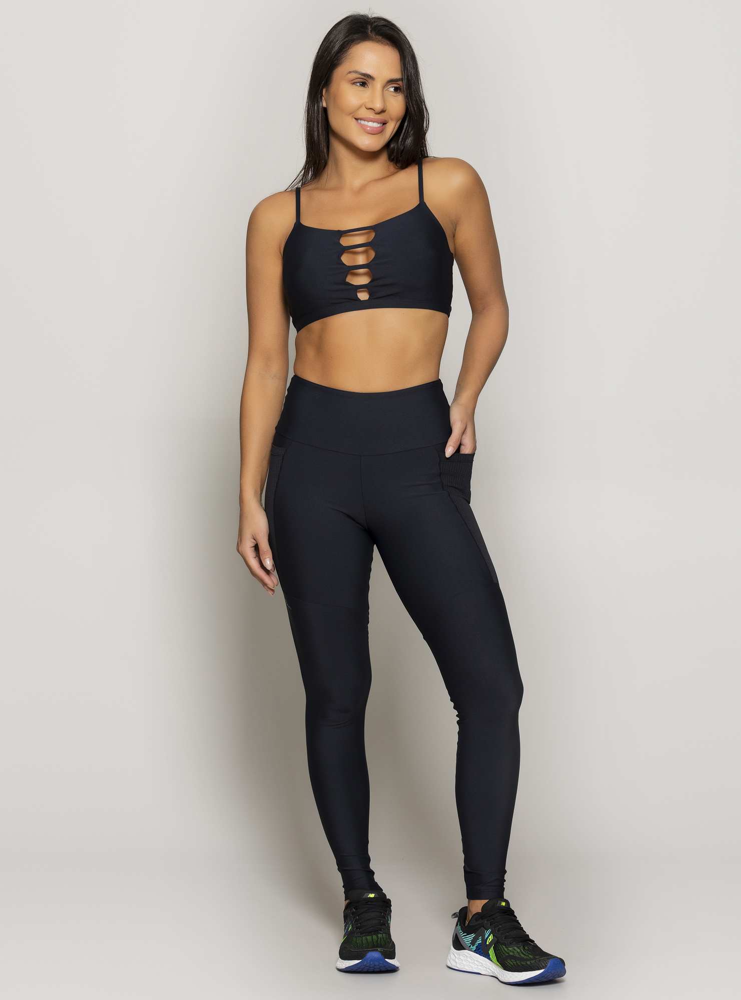 Top com Tiras Cut Out Preto