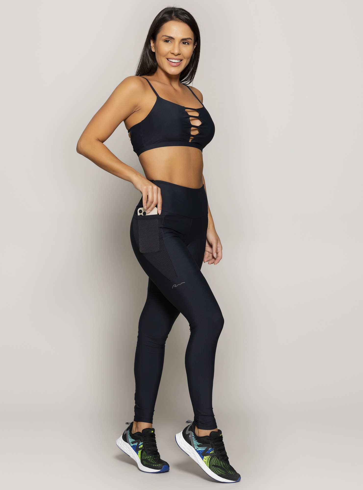 Top com Tiras Cut Out Preto