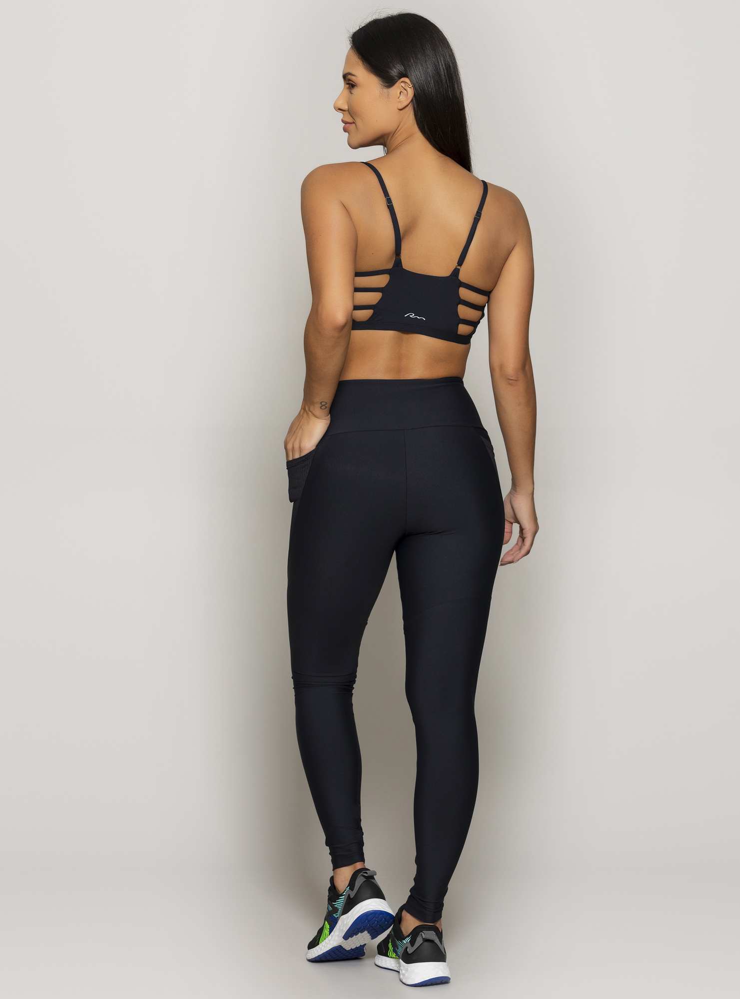 Top com Tiras Cut Out Preto