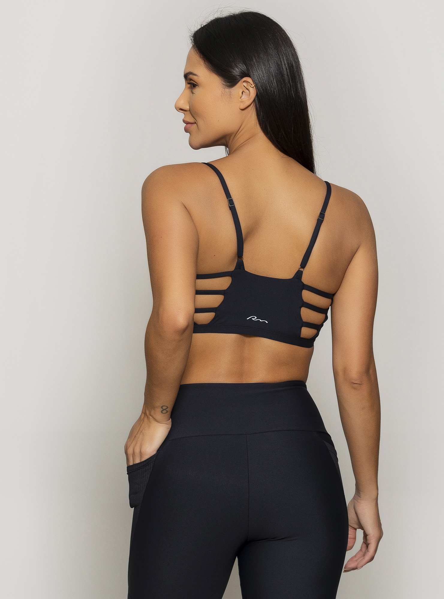 Top com Tiras Cut Out Preto