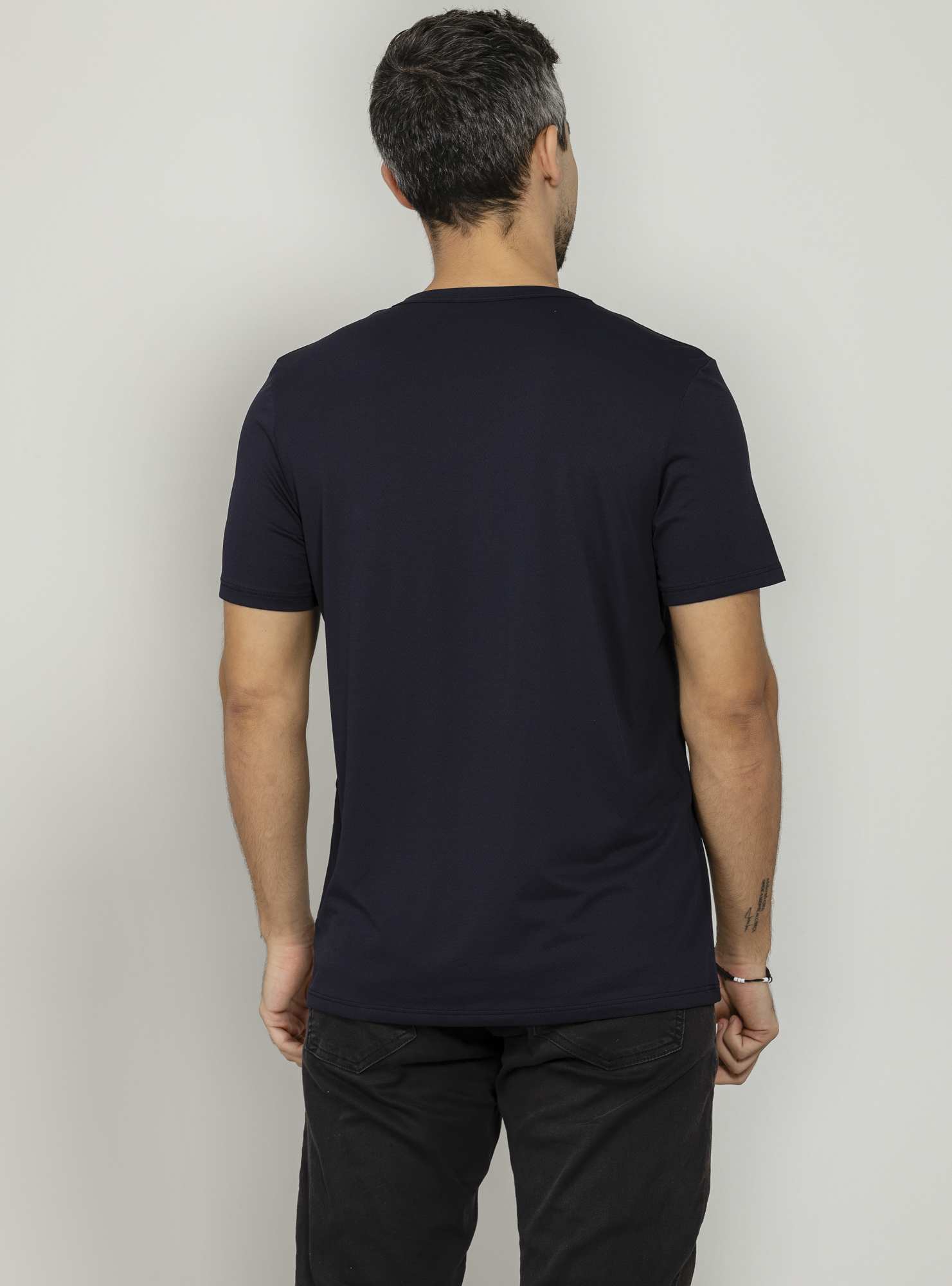Camiseta Masculina Essencial Preto