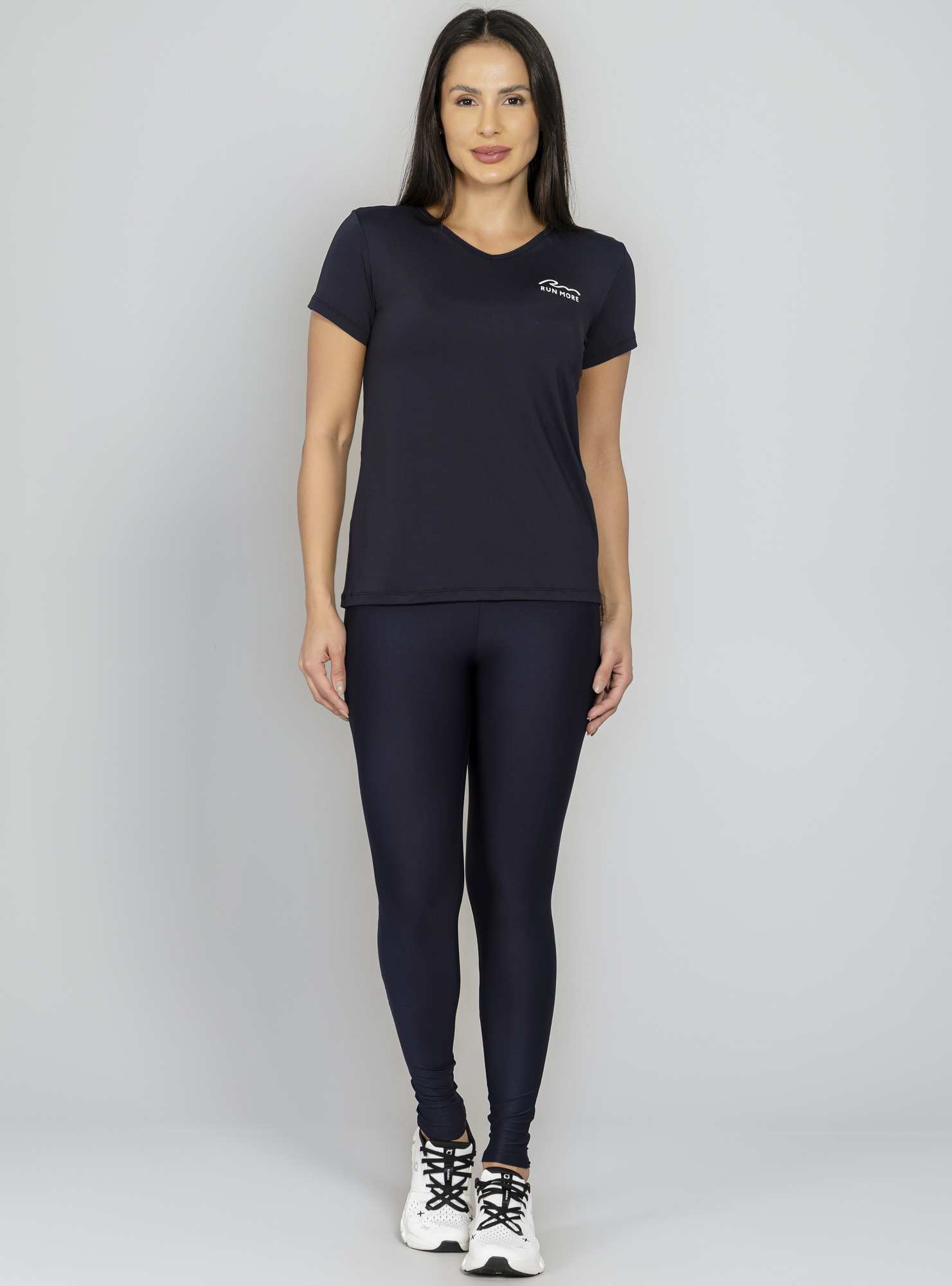 T-Shirt Essencial Preto / Branco