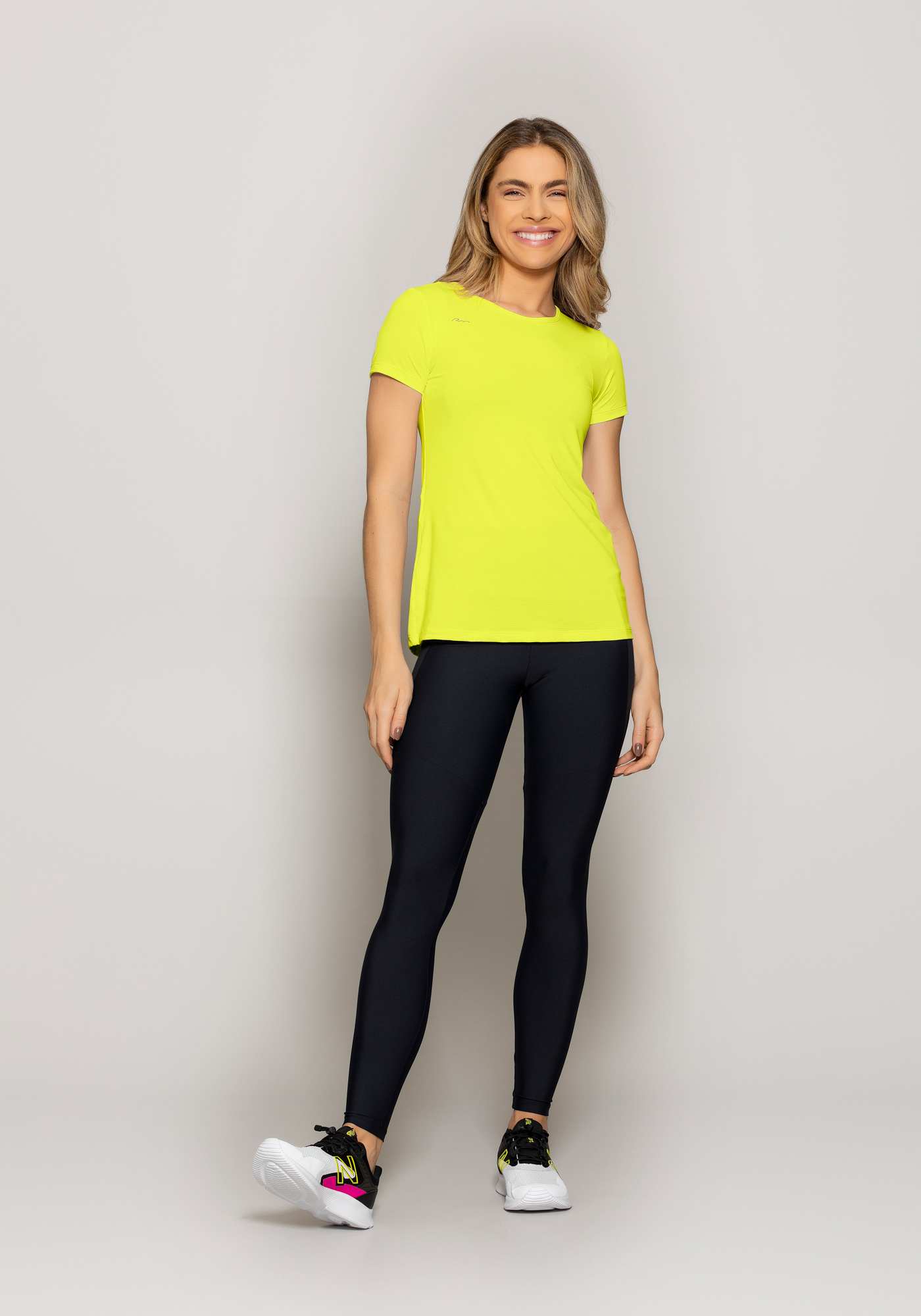 Blusa com Fenda Essencial Amarelo 04