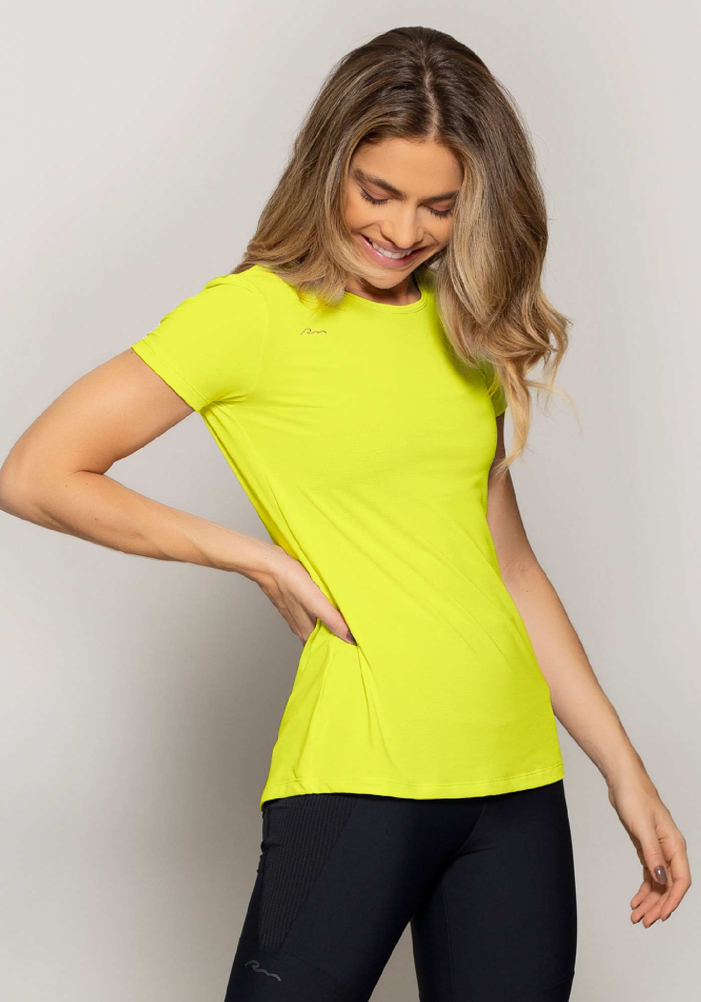 Blusa com Fenda Essencial Amarelo 04