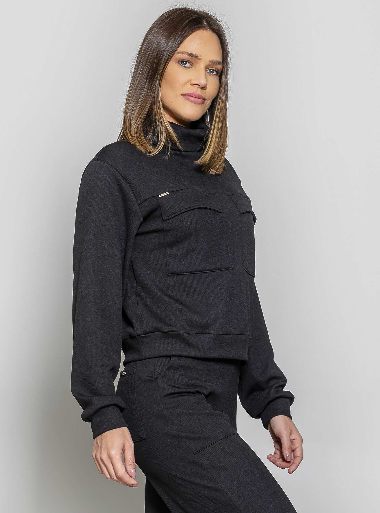 Blusão Gola Alta Cozy Preto