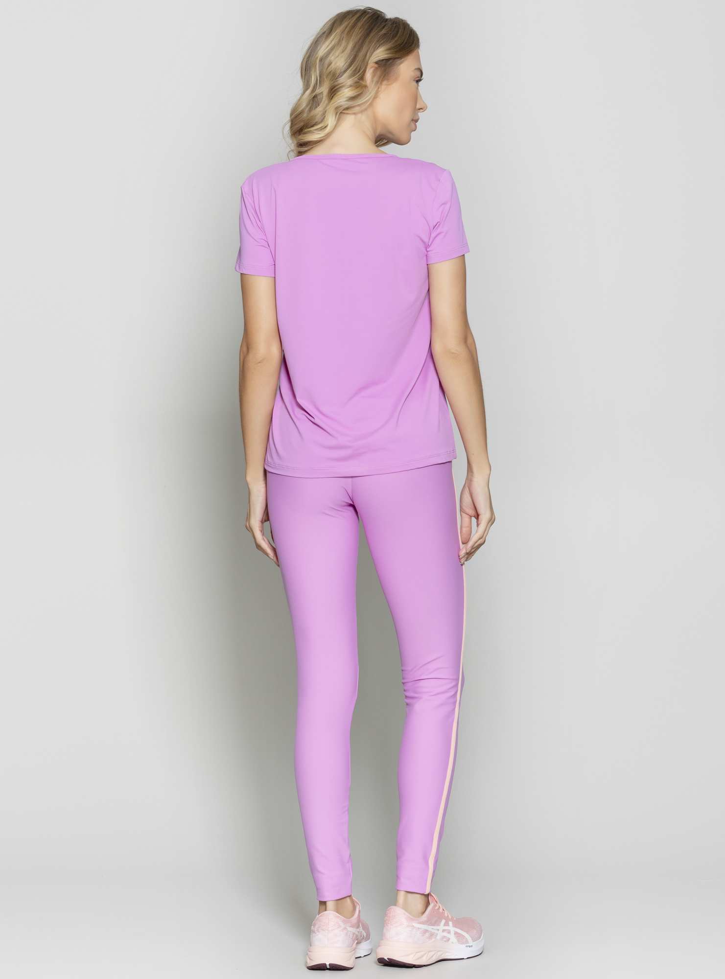 T-Shirt Essencial Roxo 22 / Preto
