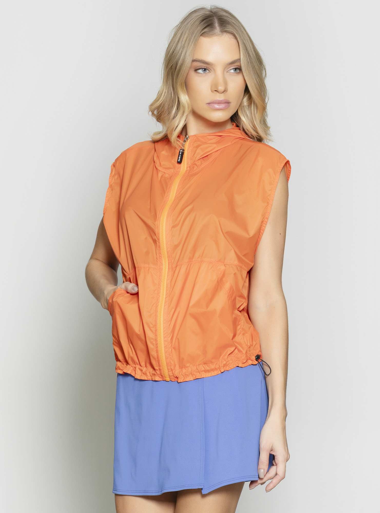 Colete Com Capuz Utility Laranja 04