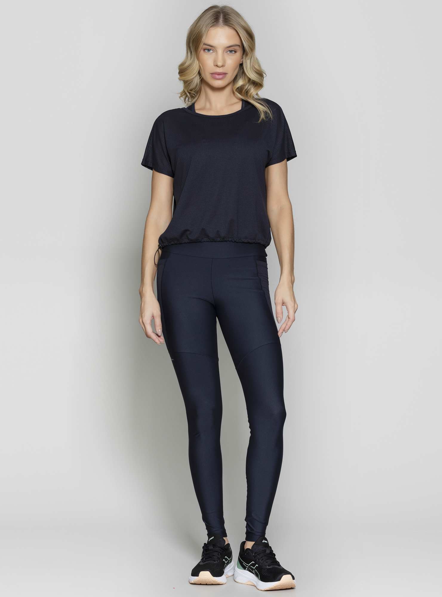 Blusa Com Fenda Essencial Preto
