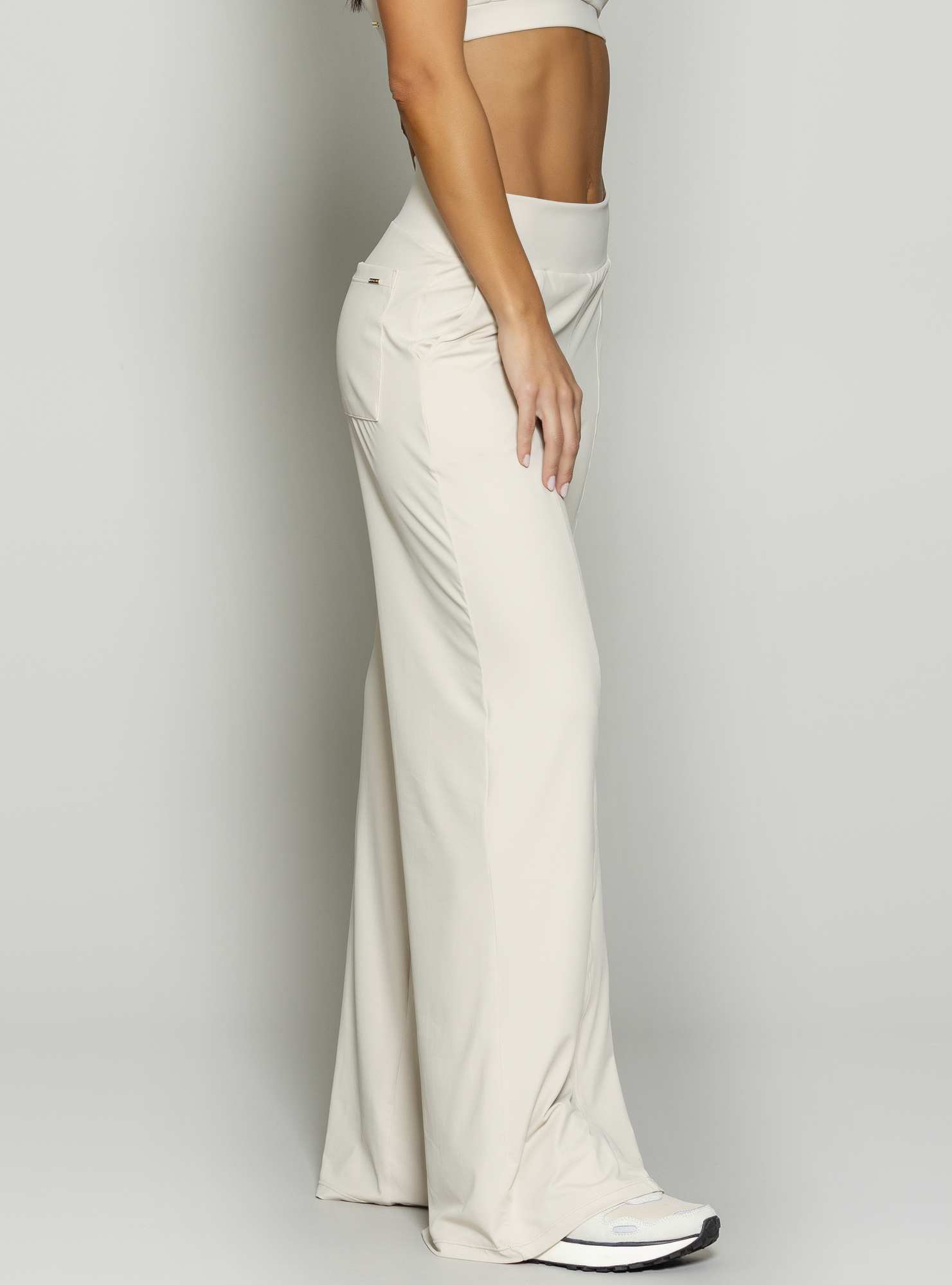 Calça Pantalona Not So Classic Bege 02
