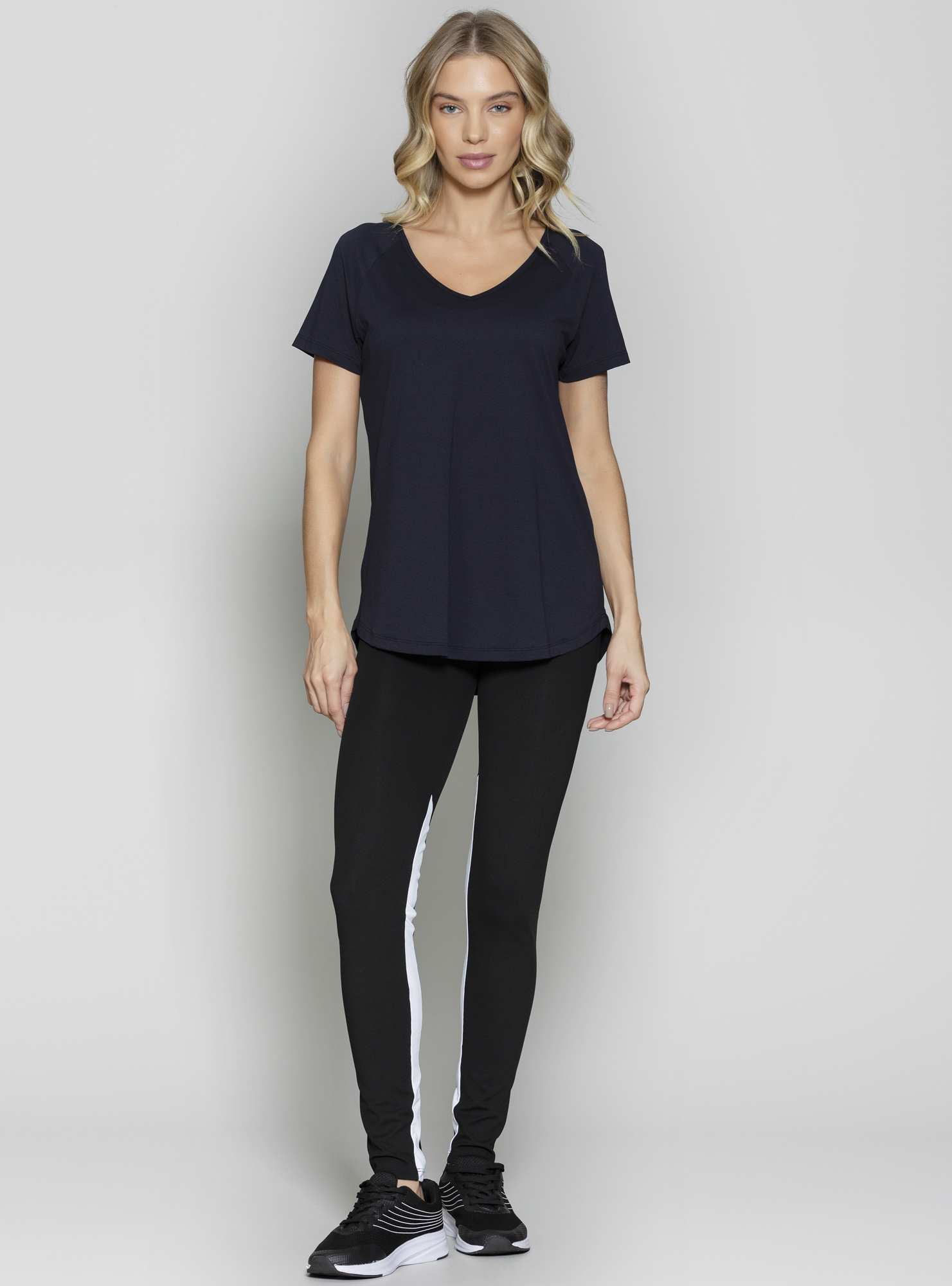 Blusa Alongada Essencial Preto / Branco