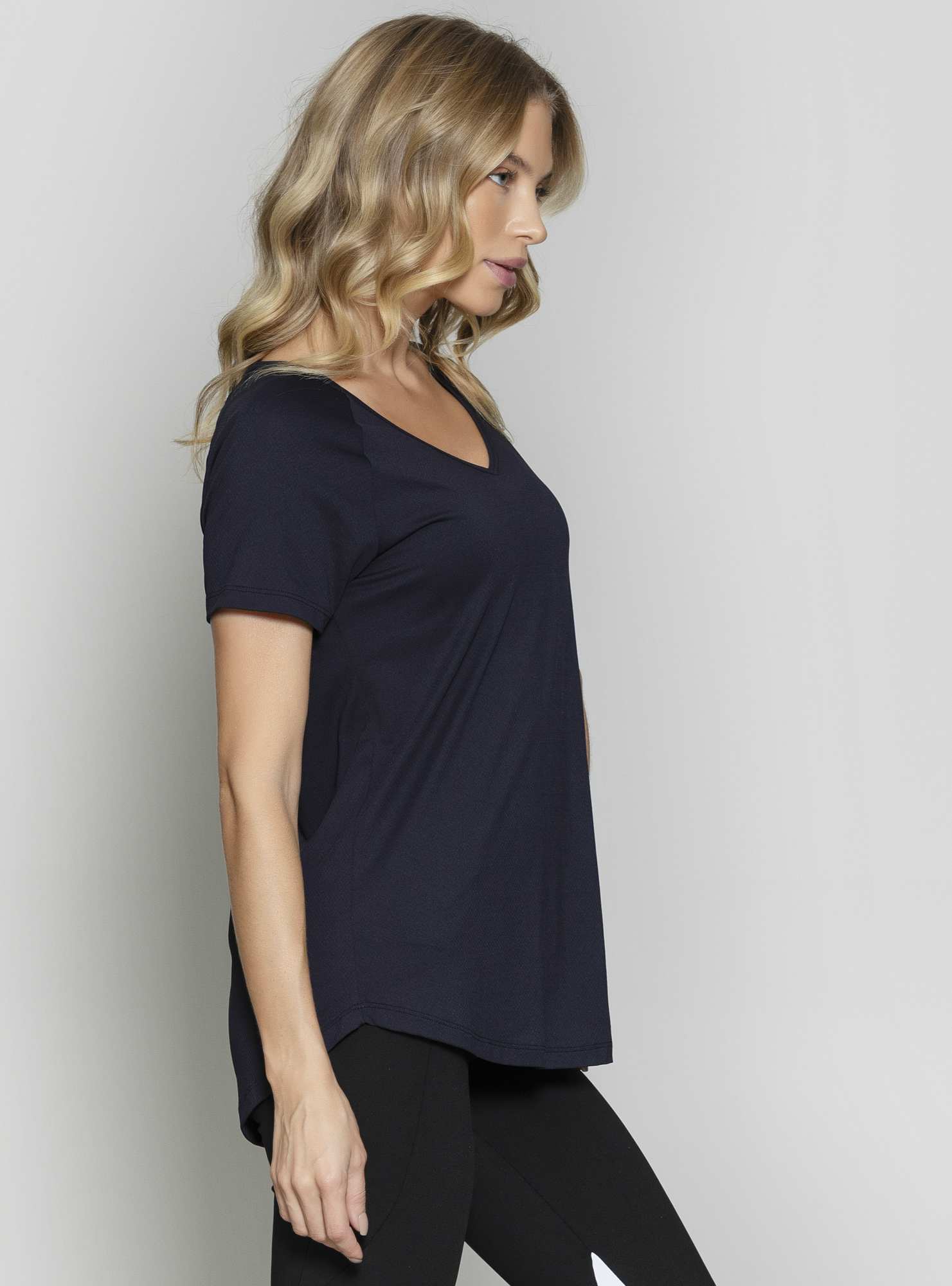 Blusa Alongada Essencial Preto / Branco