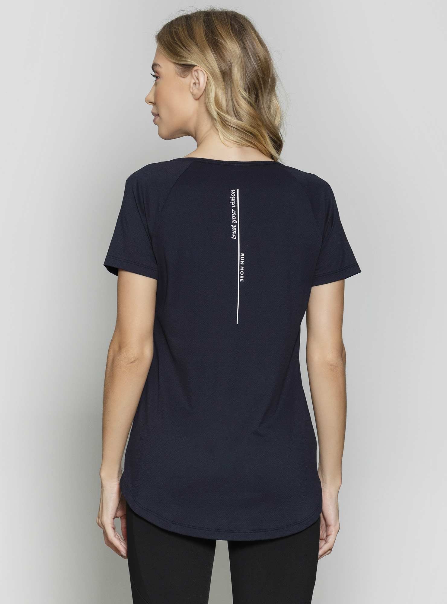 Blusa Alongada Essencial Preto / Branco