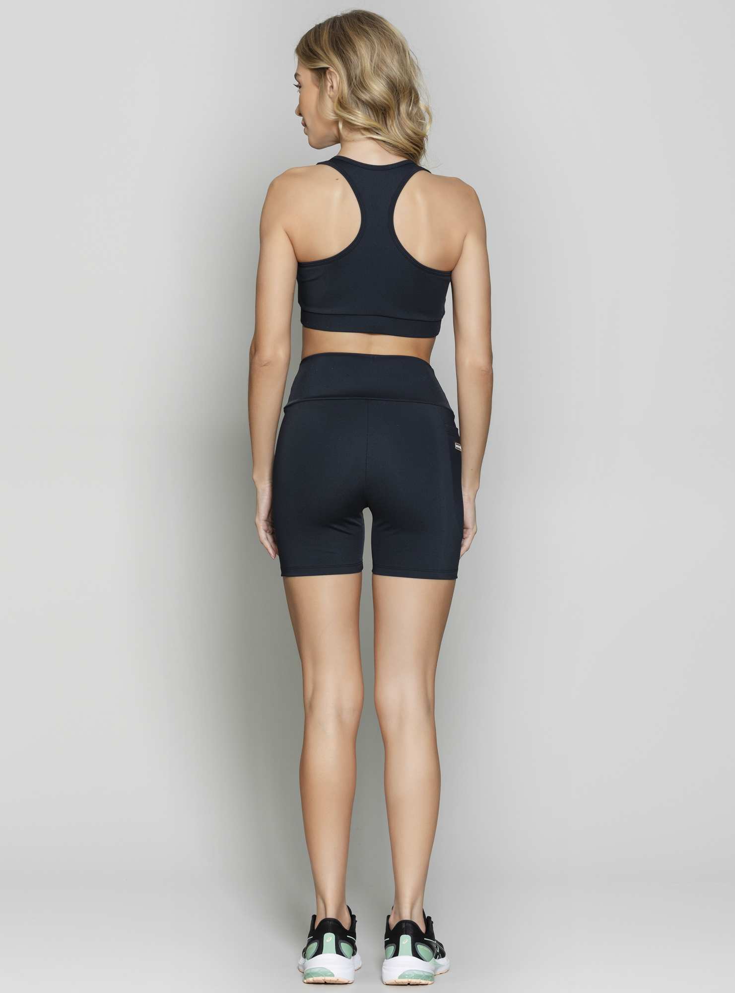 Bermuda Com Bolso Essencial Preto