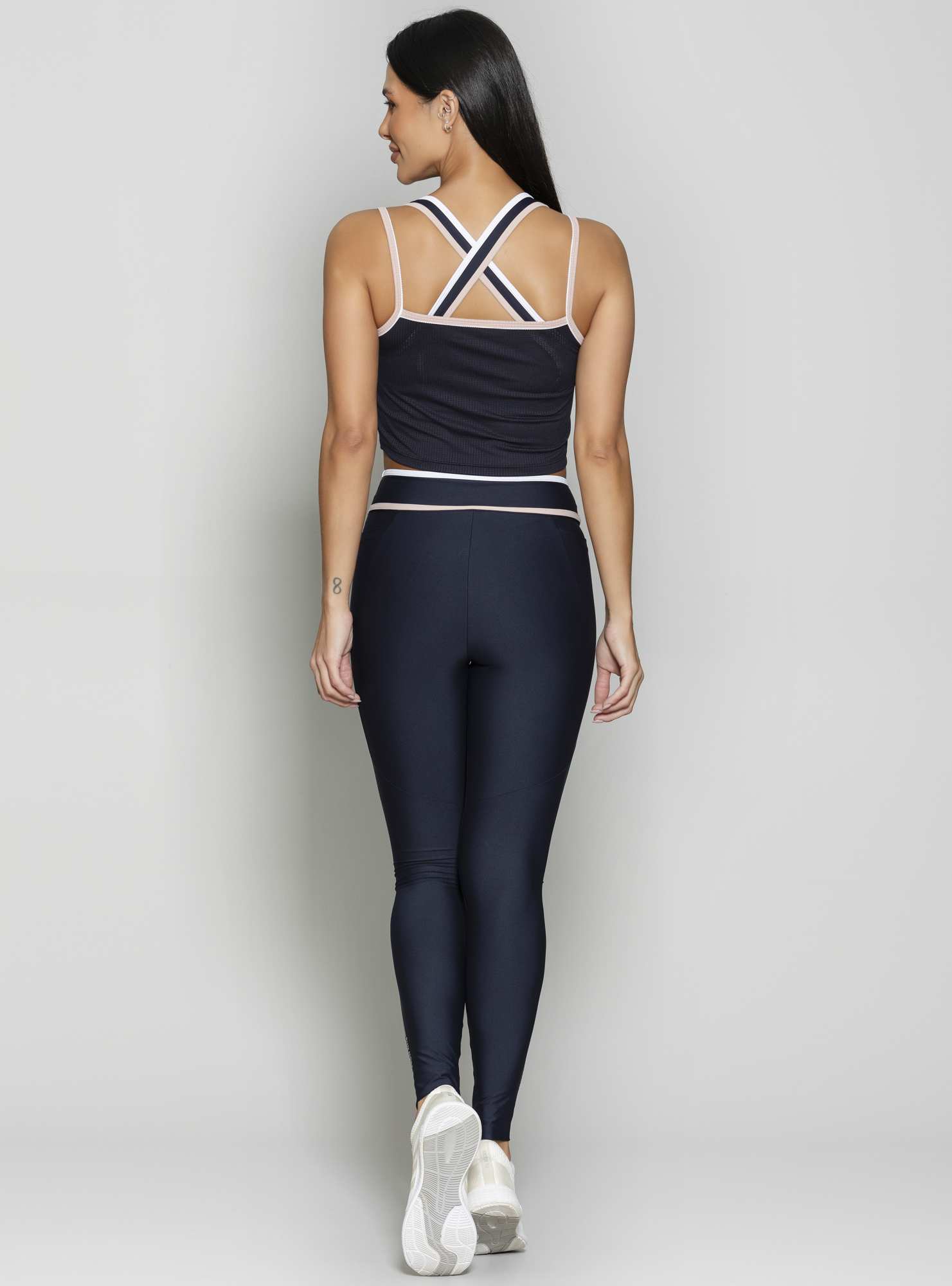 Regata Cropped Outlines Preto / Branco