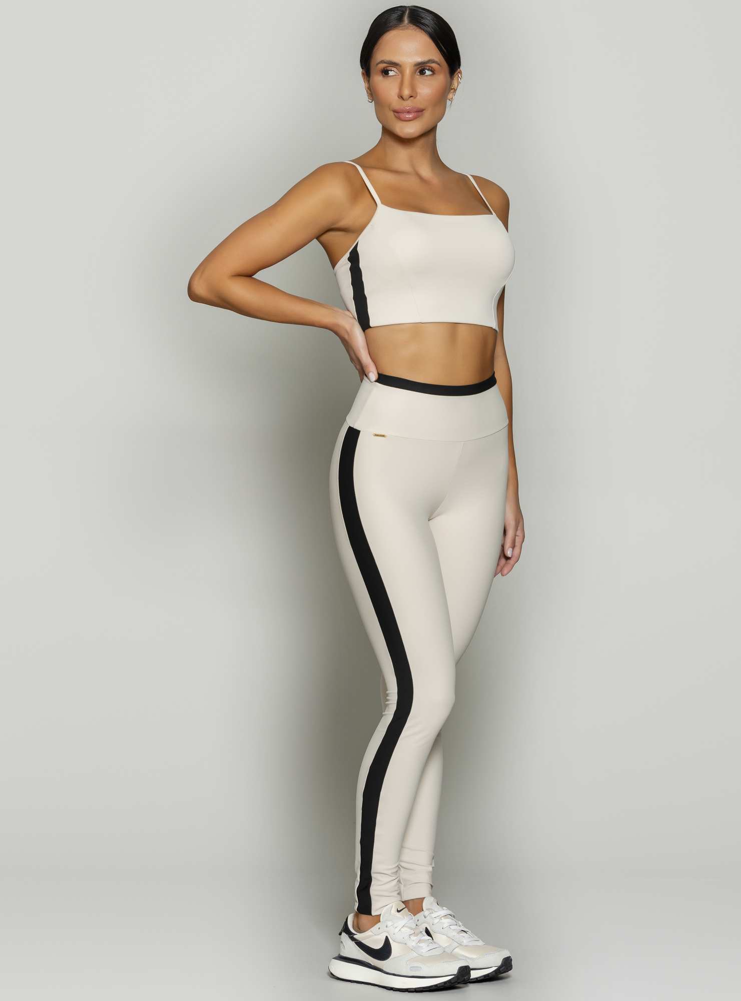 Top Leve Sustentação Not so Classic Bege 02 / Preto 02