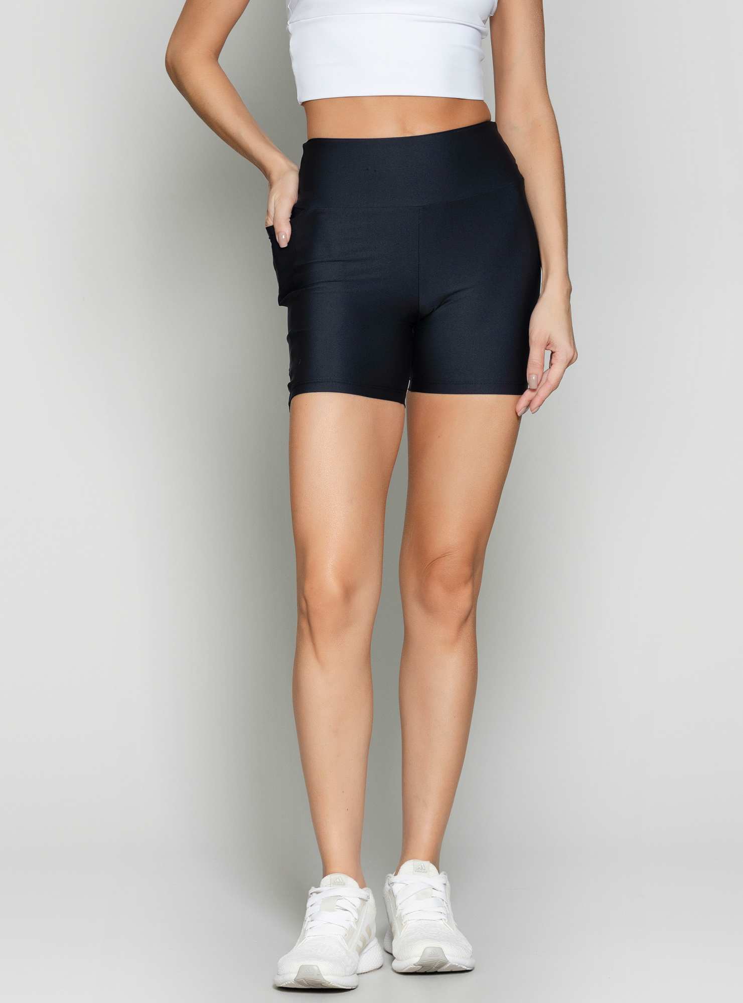 Bermuda Com Bolso Emana Essencial Preto