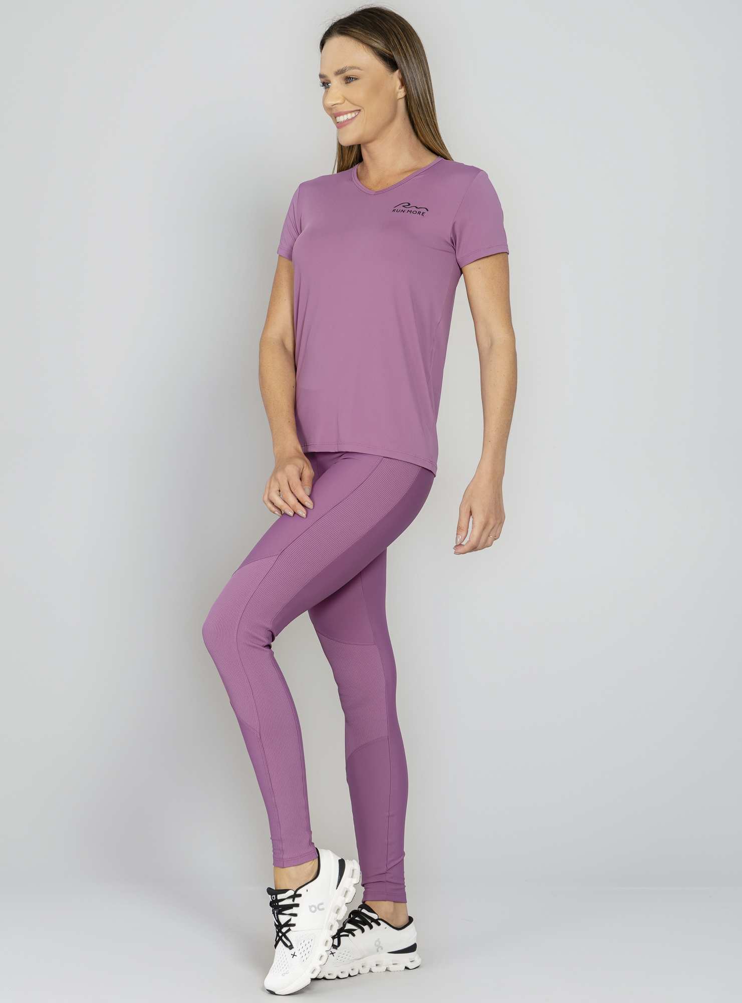 T-Shirt Essencial Roxo 25 / Preto