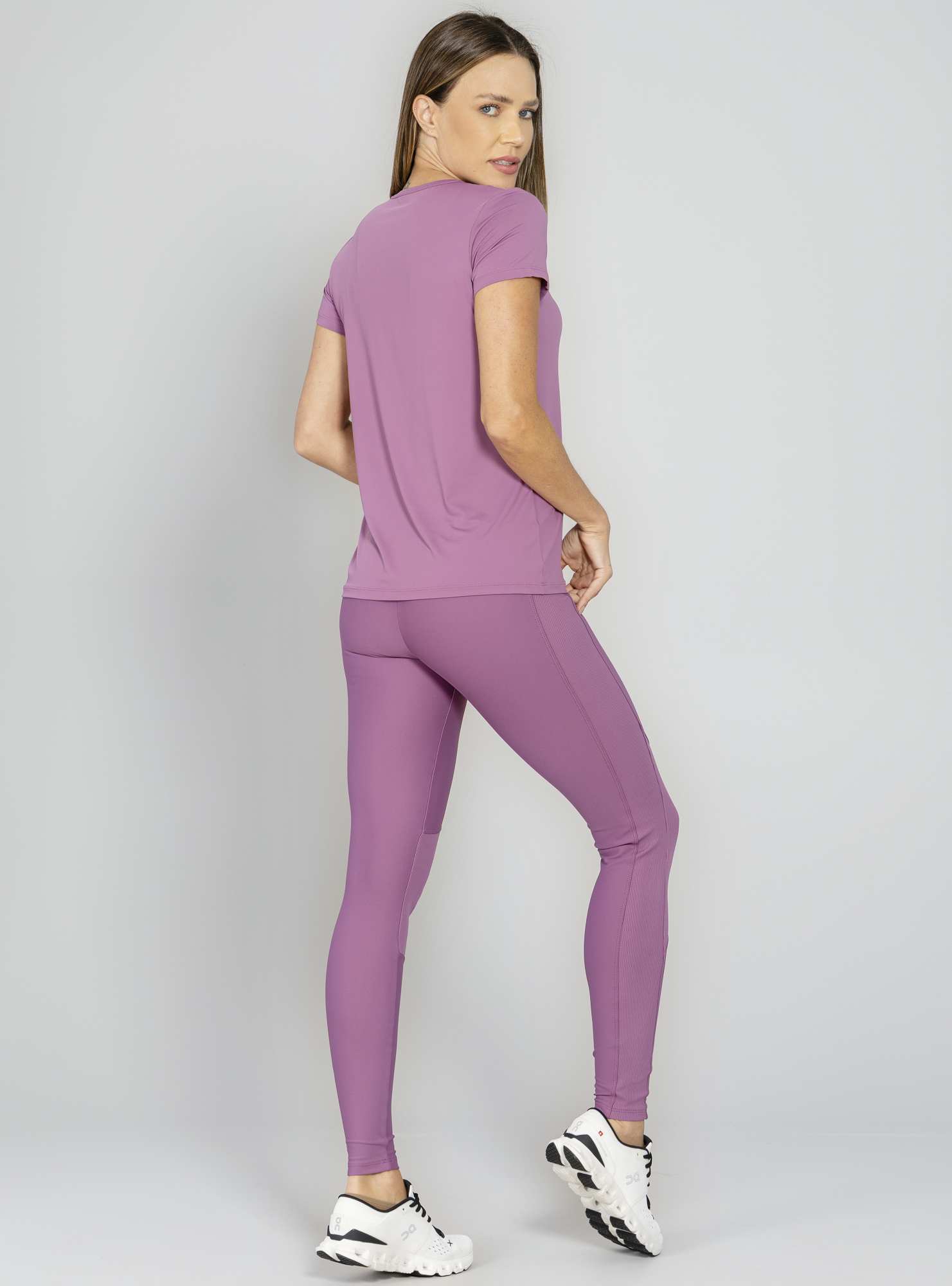 T-Shirt Essencial Roxo 25 / Preto