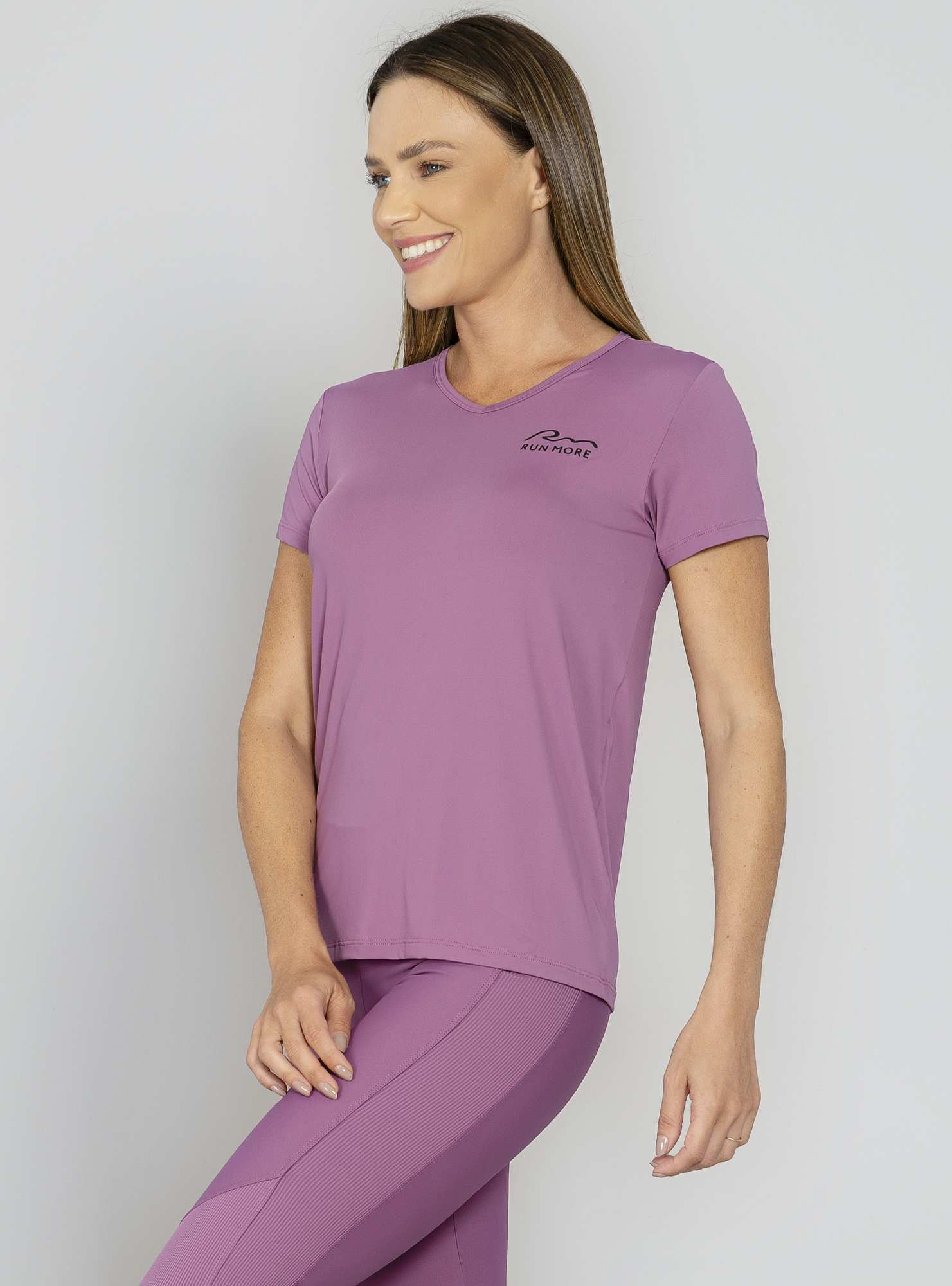 T-Shirt Essencial Roxo 25 / Preto