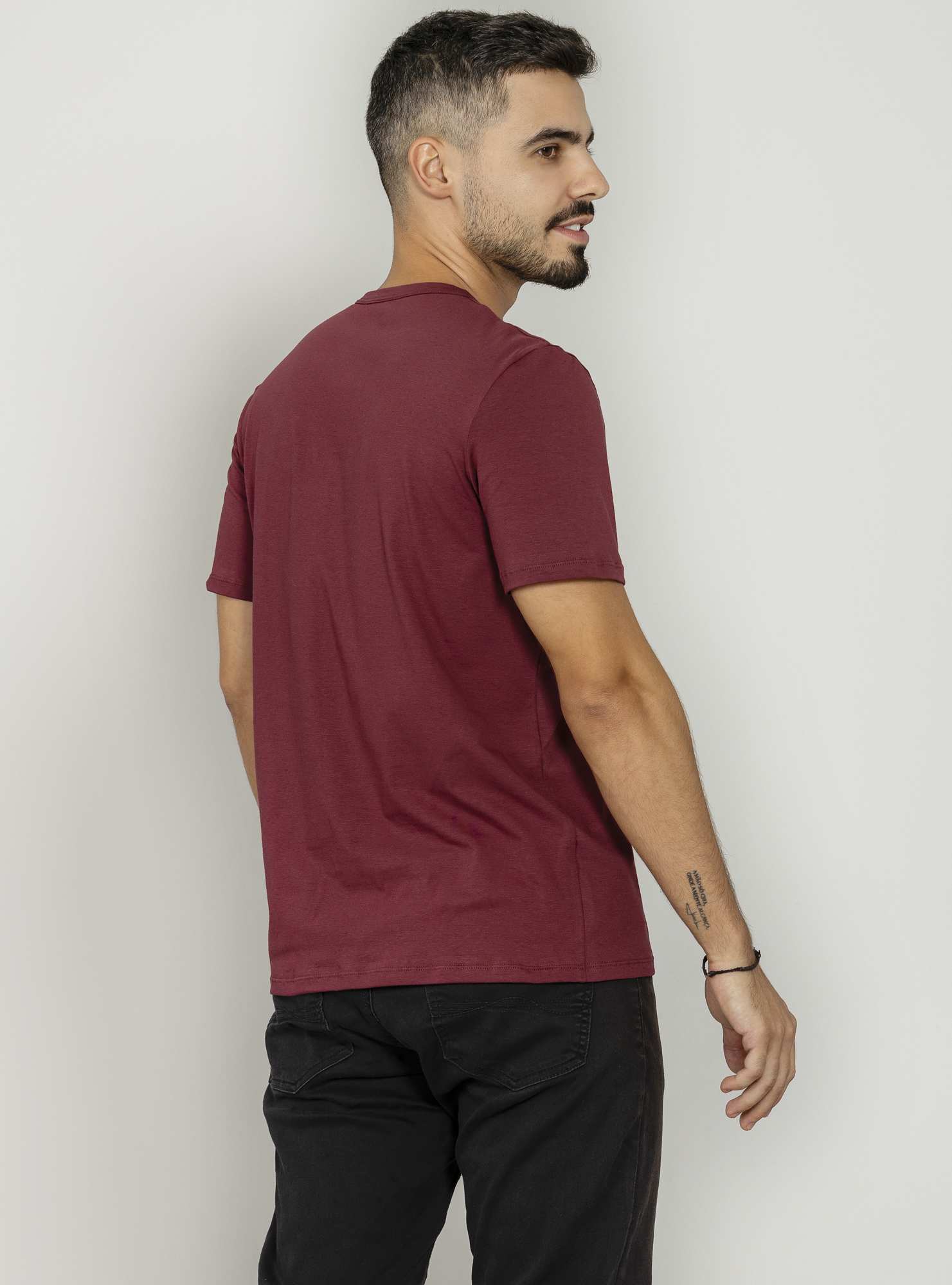 Camiseta Masculina Essencial Bordo 03