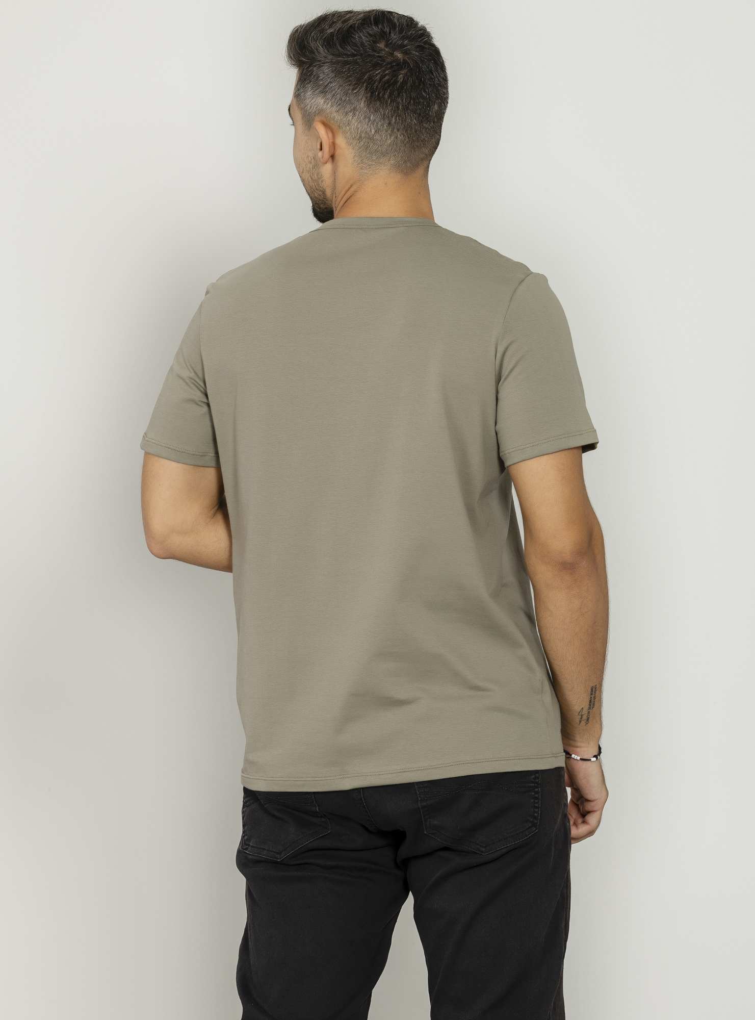 Camiseta Masculina Essencial Verde 24