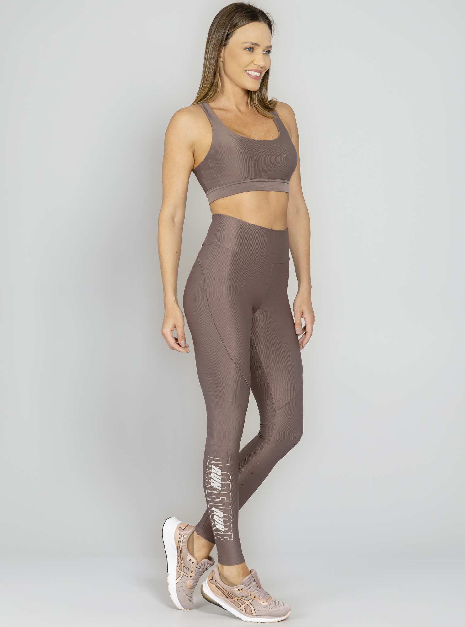 Top Glow Essencial Marrom 05
